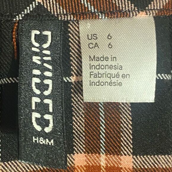 H&M Divided Plaid Mini Skirt Womens Size 6 Side Zip Closure Pleated - Picture 5 of 6